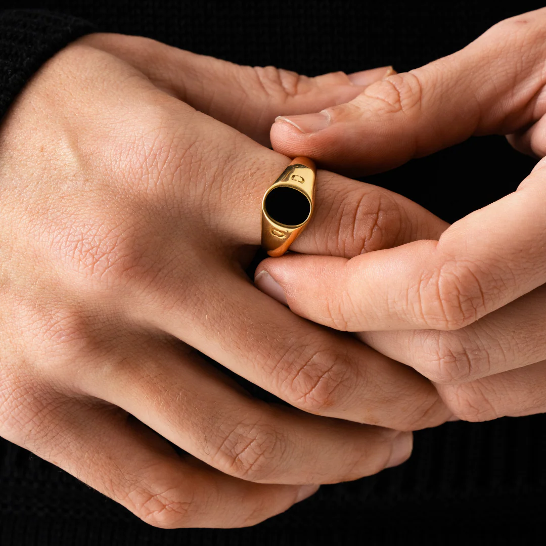Onyx Oval Stone Signet Ring (Gold) - Image 3